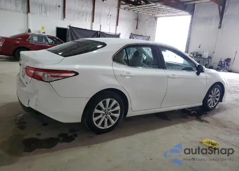 2018 Toyota Camry L из США, поврежденный, VIN 4T1B11HK1JU563047